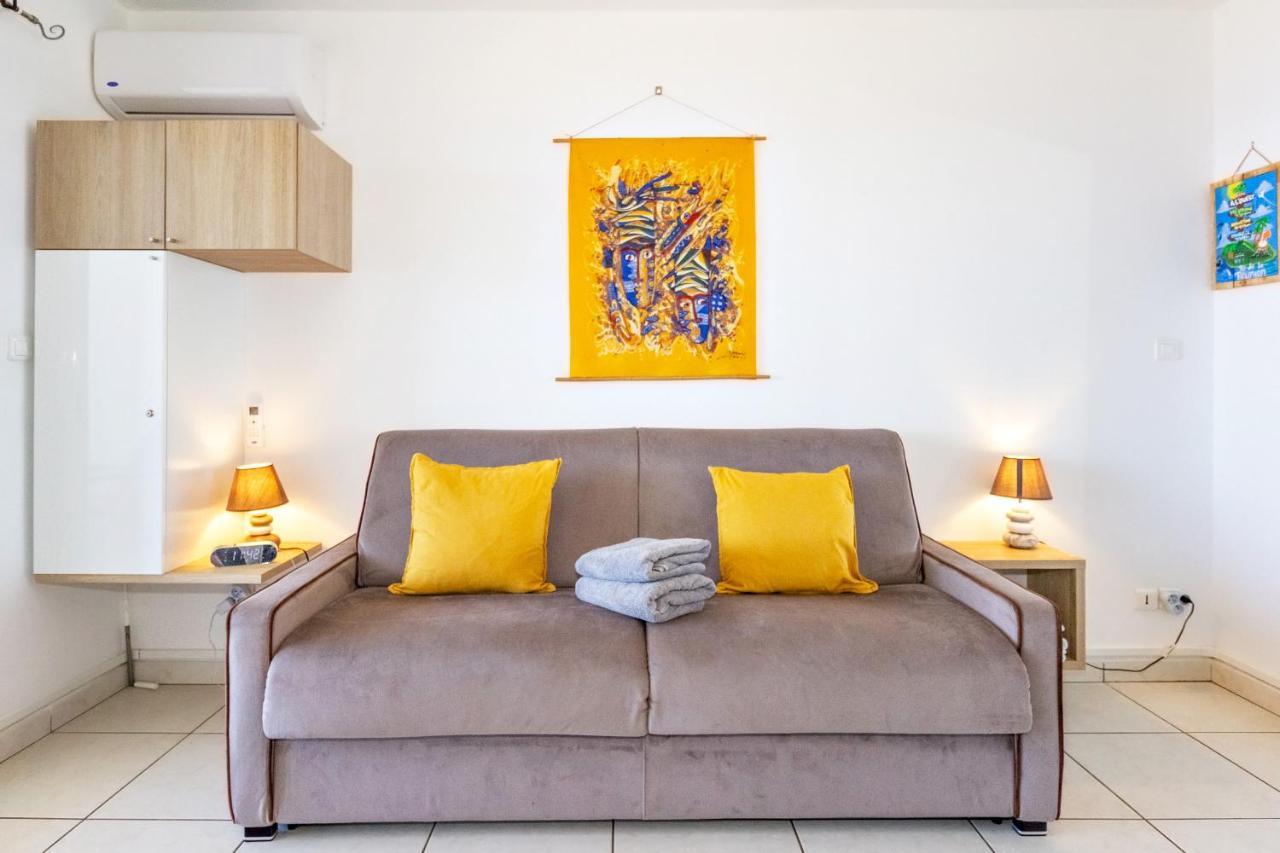 Oceanides - Studio Renove Avec Magnifique Vue Mer - Saint-Gilles-Les-Bains Eksteriør billede